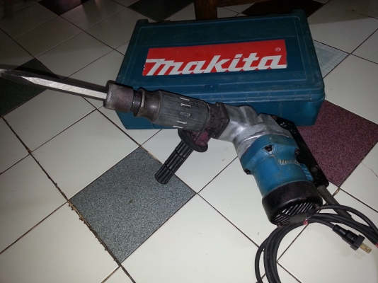 ขายเครื่องสกัดแย็กไฟฟ้ายี่ห้อMAKITAรุ่นHM0810T(900W)พร้อมใช้งาน