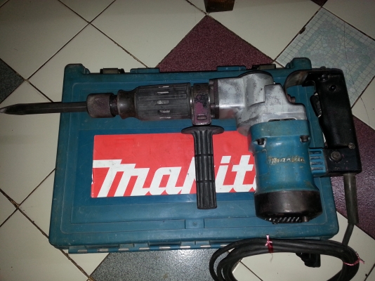 ขายเครื่องสกัดแย็กไฟฟ้ายี่ห้อMAKITAรุ่นHM0810T(900W)พร้อมใช้งาน