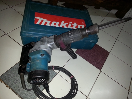 ขายเครื่องสกัดแย็กไฟฟ้ายี่ห้อMAKITAรุ่นHM0810T(900W)พร้อมใช้งาน