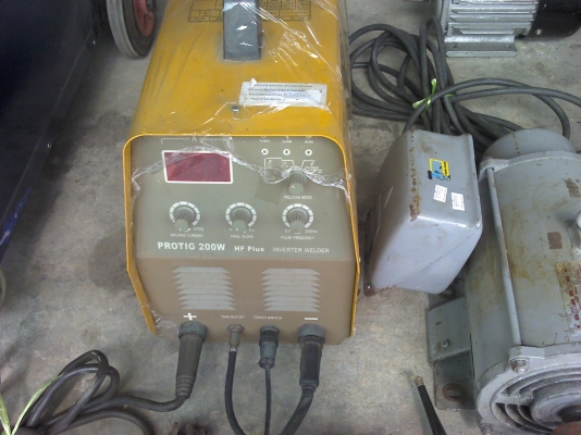 เครื่องเชื่อมไฟฟ้า TIG  ระบบอินเวอร์เตอร์  ยี่ห้อ HUGONG  WELDER อย่างทน