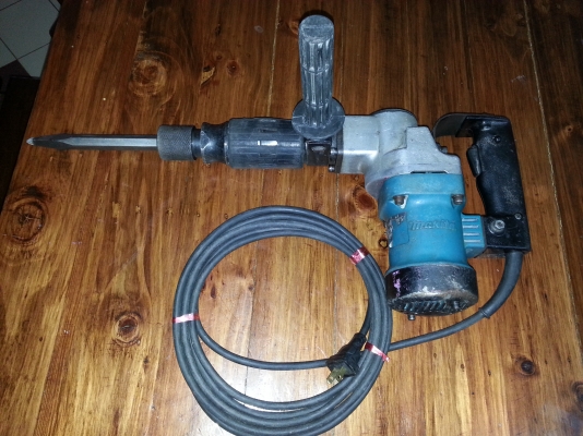 ขายเครื่องสกัดแย็กไฟฟ้ายี่ห้อMAKITAรุ่นHM0810T(900W)พร้อมใช้งาน ขายเครื่องสกัดแย็กไฟฟ้ายี่ห้อMAKITAรุ่นHM0810T(900W)พร้อมใช้งาน