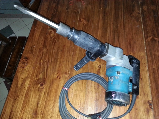 ขายเครื่องสกัดแย็กไฟฟ้ายี่ห้อMAKITAรุ่นHM0810T(900W)พร้อมใช้งาน ขายเครื่องสกัดแย็กไฟฟ้ายี่ห้อMAKITAรุ่นHM0810T(900W)พร้อมใช้งาน