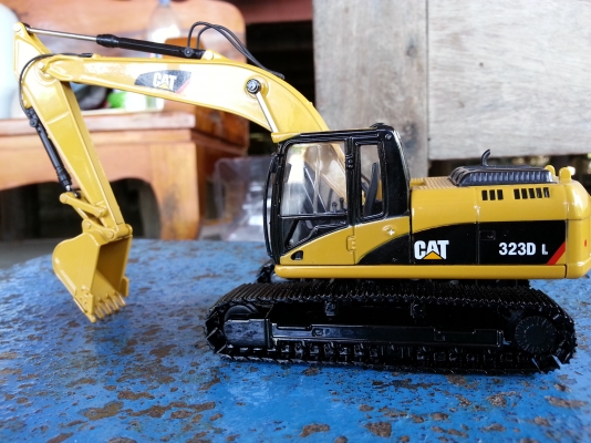 ขาย โมเดลcaterpillar 323DL คับ รายละเอียดเหมือนจริงมากคับ เหมาะสำหรับสะสมหรือเปนขอขวัญก็ได้คับ