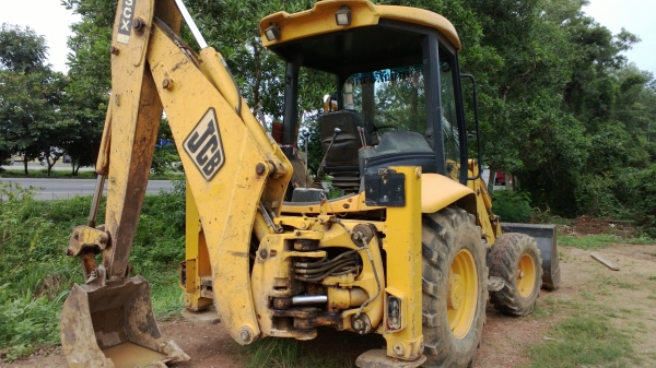 ตักหน้าขุดหลัง....JCB3CX 2เพลา ปี*2003รถสภาพดี...เล่มพร้อม ภาษีเต็ม