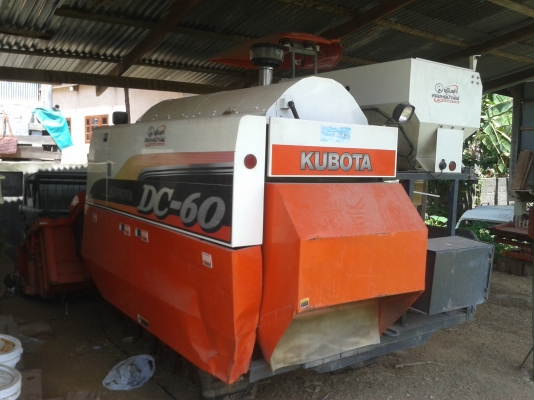 ขายรถเกี่ยวข้าว KUBOTA DC60 สภาพพร้อมใช้