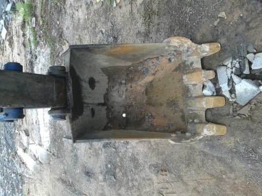 ขายรถแบ็คโฮkomatsu pc60-3