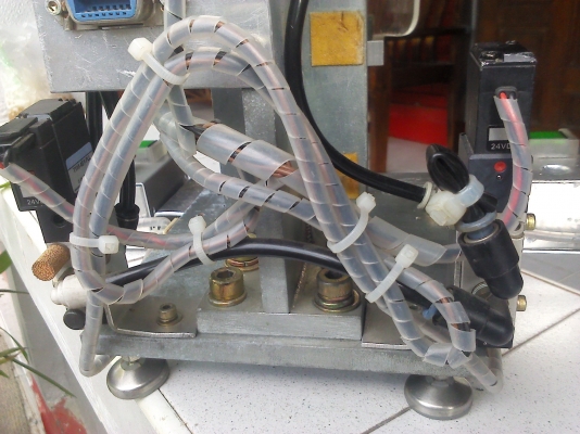 ชุดป็้มกดอัดงานทำงานด้วยกระบอกลม ใช้ทำงานได้หลากหลายมากใช้การกดพร้อมกันสองตัว