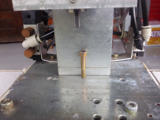 ชุดป็้มกดอัดงานทำงานด้วยกระบอกลม ใช้ทำงานได้หลากหลายมากใช้การกดพร้อมกันสองตัว