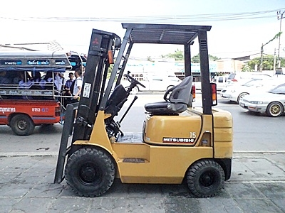 ขายรถยกมิตซูบิชิ 1.5 ตัน (รุ่นใหม่)  กระบอกคู่  เครื่องเบนซิน  เสาสูง 3 เมตร  พวงมาลัยเพาเว่อร์  สีเดิมจากนอก นำเข้าจากญี่ปุ่น ใช้งานได้ทันที