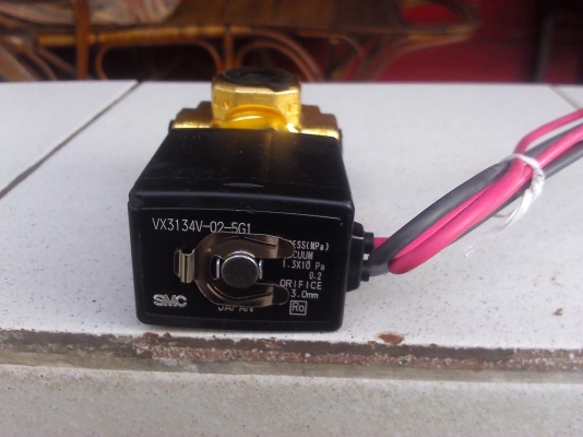 โซลินอยด์วาล์ว ยี่ห้อ SMCเข้า 1 ออกได้ 2ช่อง ขนาด 1/2นิ้ว 24V DC .ไม่ใช้ก็ปิดได้ ประหยัด (มี3 ตัว) โซลินอยด์วาล์ว ยี่ห้อ SMCเข้า 1 ออกได้ 2ช่อง ขนาด 1/2นิ้ว 24V DC .ไม่ใช้ก็ปิดได้ ประหยัด (มี3 ตัว)