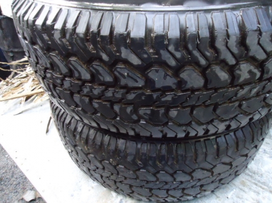 ขายยางสภาพดี ไม่มีรั่ว มีดอกสมบูรณ์ นิ่มๆ ยังใช้ได้อีกนานครับ MICHELIN 225/70R15 LTX A/T RADIAL X TUBELESS มี 1คู่ ครับ ขายเส้นละ1,000.-บาทเท่านั้นครับ ขายยางสภาพดี ไม่มีรั่ว มีดอกสมบูรณ์ นิ่มๆ ยังใช้ได้อีกนานครับ MICHELIN 225/70R15 LTX A/T RADIAL X TUBELESS มี 1คู่ ครับ ขายเส้นละ1,000.-บาทเท่านั้นครับ