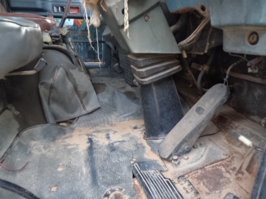 ขายรถ6ล้อดั้มอีซูซุร็อก175แรง เบรกทิฟฟี พวงมาลัยเพาเวอร์ เอกพร้อมโอน