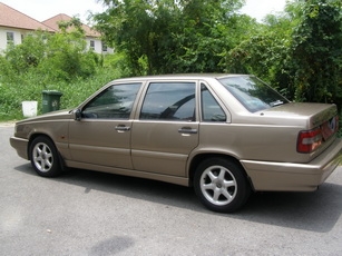 วอลโว่ 850 ปี 96  สีน้ำตาลทอง เกียร์ออร์โต้