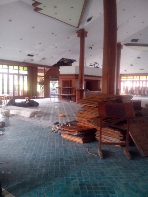 เสาไม้สักขนาดเส้นผ่าศูนย์กลาง 1 เมตรครับเป็นไม้สักต้นใหญ่ครับลำเลียงมาจากแพร่เมื่อประมาณ 30 ปีที่แล้วตอนนี้จะเรื้อครับหน้าเส้นผ่าศูนย์กลางประมาณ 1 มตรความยาวประมาณ 5 เมตร ครับ มีประมาณ 40-50 ต้นครับ สนใจอย่างไงสอบถามได้ครับ เสาไม้สักขนาดเส้นผ่าศูนย์กลาง 1 เมตรครับเป็นไม้สักต้นใหญ่ครับลำเลียงมาจากแพร่เมื่อประมาณ 30 ปีที่แล้วตอนนี้จะเรื้อครับหน้าเส้นผ่าศูนย์กลางประมาณ 1 มตรความยาวประมาณ 5 เมตร ครับ มีประมาณ 40-50 ต้นครับ สนใจอย่างไงสอบถามได้ครับ