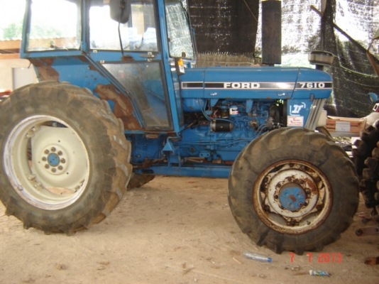 รถไถ่  FORD  เก่านอก 2 เพลา สนใจติดต่อ  081-2805754