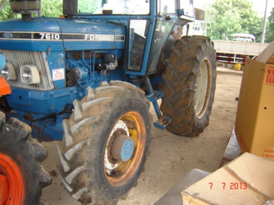 รถไถ่  FORD  เก่านอก 2 เพลา สนใจติดต่อ  081-2805754