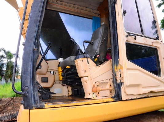 ขาย รถแบคโฮ CAT 320 V2.  เจ้าของขายเอง สภาพดี ไฟฟ้าครบ คับ โทร.086-1191336