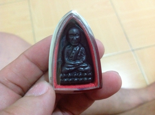 มีรถยนต์ดีๆไว้ใช้แล้วมีพระดีๆแท้ๆหรือยังครับ....หลวงพ่อทวด เตารีด05