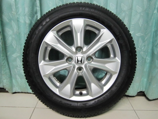 ขายล้อแม็ก Honda Jazz พร้อมยางถอดป้ายแดงปี 13 ขอบ 15