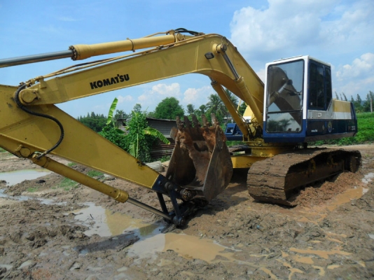 Komatsu PC200-5 SN:6xxxx Up เก่านอกนิดหน่อย ทุกอย่างเดิม สภาพ 80\% เอกสารเล่ม
