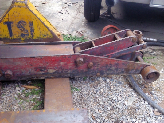 แม่แรงจรเข้ยกรถใหญ่ ตัวใหญ่พร้อมใช้ไม่มีน้ำมันรั่วซึมกลไกทุกอย่างดีหมด