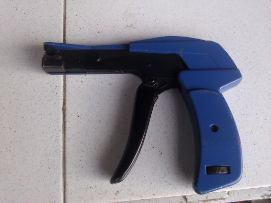 คีมดึงและตัดสายสำหรับเคเบิลไทร์ช่วยให้ล็อกงานได้แน่นและเร็วขึ้น(มี3อัน)