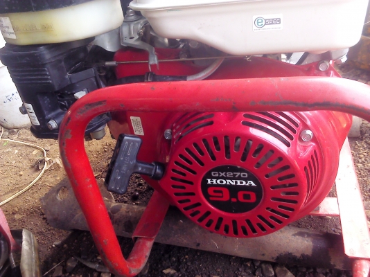 เครื่องปั่นไฟ3 KW.พร้อมเครื่องยนต์HONDAใหม่ขนาด9 แรงม้า ติดกับเครื่องยนต์แบบต่อชนกันแกน เครื่องปั่นไฟ3 KW.พร้อมเครื่องยนต์HONDAใหม่ขนาด9 แรงม้า ติดกับเครื่องยนต์แบบต่อชนกันแกน