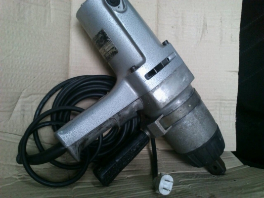 บล๊อกไฟฟ้า 1 นิ้ว  MAKITA รุ่น 6910 สภาพสวยครับ เดิมๆ พร้อมใช้