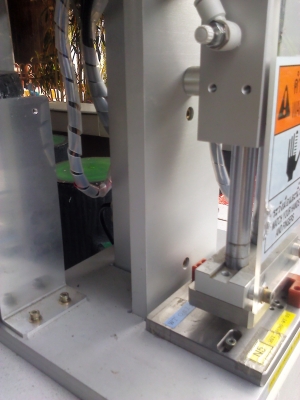 ชุดป็้มกดอัดงานทำงานด้วยกระบอกลม ใช้ทำงานได้หลากหลายมากใช้การทำงานด้วยเซนเซอร์บนล่างไม่ต้องกด