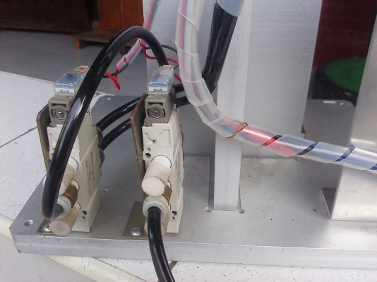 ชุดป็้มกดอัดงานทำงานด้วยกระบอกลม ใช้ทำงานได้หลากหลายมากใช้การทำงานด้วยเซนเซอร์บนล่างไม่ต้องกด