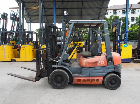 ขายด่วน TOYOTA 6FG20 h/f เสา3เมตร สนใจติดต่อ 083-062-0223