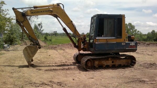 ขายแบคโฮ komatsu pc60-5 อาร์มพิเศษ  สภาพดี เจ้าของขายเอง ต่อรองได้