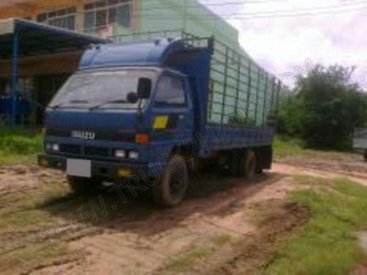 รถบรรทุก 6 ล้อ ยี่ห้อ ISUZU รุ่น NPR59P
