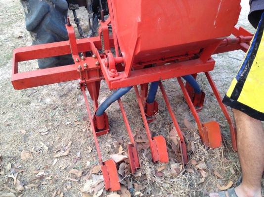 ขายด่วน!! ขายถูก!! เครื่องหยอดข้าวโพด หยอดปุ๋ย