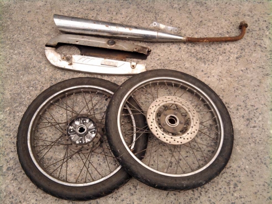 ขออนุญาติขาย HONDA WAVE100S สตาร์ทมือ แต่งสวยมาก