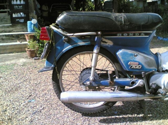 ขาย Honda C700 ทะเบียนพร้อมโอนเครื่องเดิมแห้งๆรถขี่ใช้งานได้ปกติอะไหร่เดิมแท้ติดรถ ขาย 6900 บาท