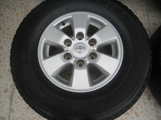 ขายล้อแม็ก Toyota Vigo 15"x7" et30 6รู139 + ยางปี4310  (081-3747940)