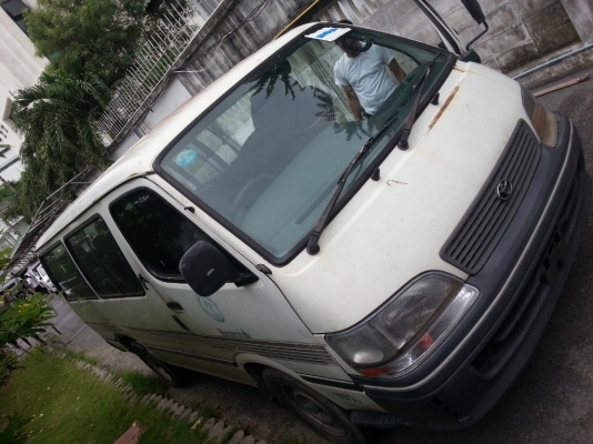 รถตู้ TOYOTA Hi-ace