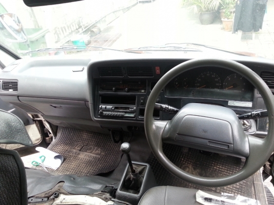 รถตู้ TOYOTA Hi-ace