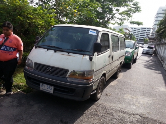 รถตู้ TOYOTA Hi-ace