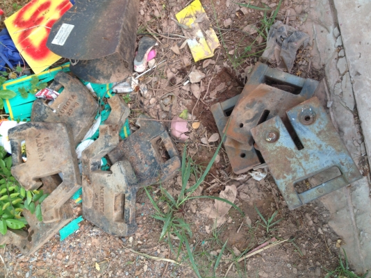 -ขายเหล็กถ่วงข้างหน้ารถไถคูโบต้า 34 แรงนํ้าหนักอันละ20 กิโลกรัม