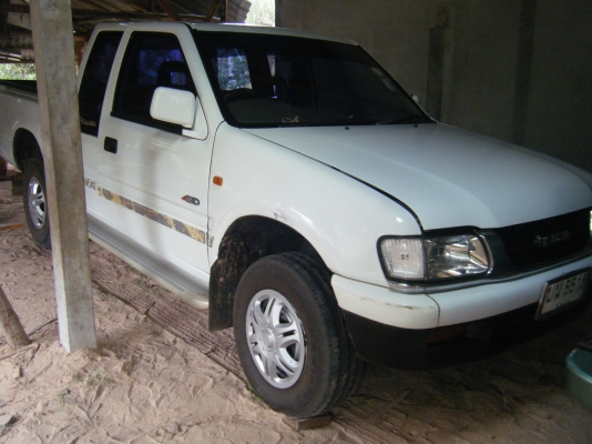 Rodeo 4wd สีขาว สภาพสวย ดีเซล ปี2540 ราคา195,000.-