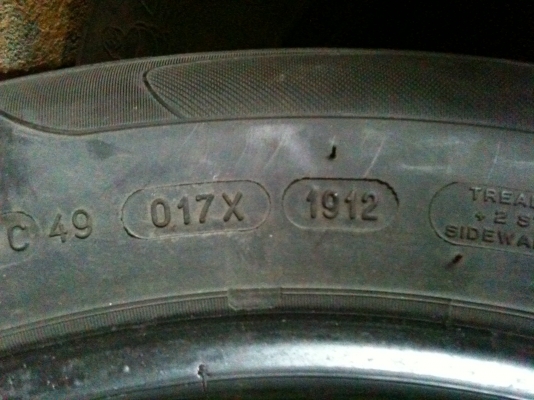 ขายยาง มิชลิน 215/60/16 ปี 12 ดอกเยอะๆ ขายยาง มิชลิน 215/60/16 ปี 12 ดอกเยอะๆ