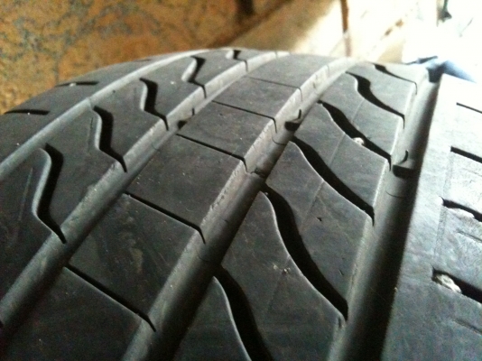 ขายยาง มิชลิน 215/60/16 ปี 12 ดอกเยอะๆ ขายยาง มิชลิน 215/60/16 ปี 12 ดอกเยอะๆ