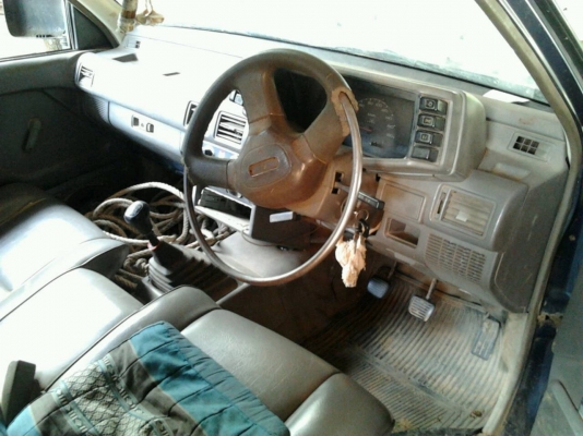 ISUZU TFR มังกรทอง SPARK EX 2.5 MT ปี 35 เครื่องยนต์ 90 HP แน่นดีแรงดีไม่มีเยิ้ม ภายในห้องเก๋งคอนโซลสวยครบพร้อม พวงมาลัยธรรมดา กระบะคอกเหล็กสภาพดีไม่มีผุ ช่วงล่างคัชซีไม่มีดาม ยางสภาพดี 4 เส้นประมาณ 60\% พร้อมใช้งานได้เลย เอกสารเล่มทะเบียนครบพร้อม ราคาต่อร