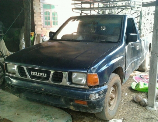 ISUZU TFR มังกรทอง SPARK EX 2.5 MT ปี 35 เครื่องยนต์ 90 HP แน่นดีแรงดีไม่มีเยิ้ม ภายในห้องเก๋งคอนโซลสวยครบพร้อม พวงมาลัยธรรมดา กระบะคอกเหล็กสภาพดีไม่มีผุ ช่วงล่างคัชซีไม่มีดาม ยางสภาพดี 4 เส้นประมาณ 60\% พร้อมใช้งานได้เลย เอกสารเล่มทะเบียนครบพร้อม ราคาต่อร