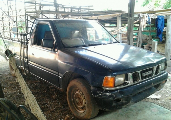 ISUZU TFR มังกรทอง SPARK EX 2.5 MT ปี 35 เครื่องยนต์ 90 HP แน่นดีแรงดีไม่มีเยิ้ม ภายในห้องเก๋งคอนโซลสวยครบพร้อม พวงมาลัยธรรมดา กระบะคอกเหล็กสภาพดีไม่มีผุ ช่วงล่างคัชซีไม่มีดาม ยางสภาพดี 4 เส้นประมาณ 60\% พร้อมใช้งานได้เลย เอกสารเล่มทะเบียนครบพร้อม ราคาต่อร