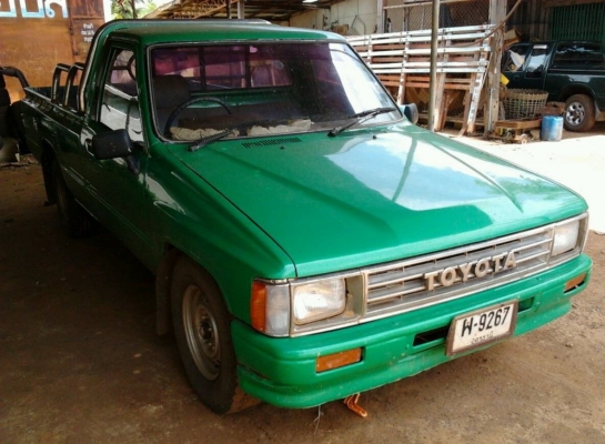 TOYOTA HILUX HERO 2.4D MT ปี 30 รถสวยสภาพดีพร้อมใช้งานได้เลย เครื่องแน่นดีแรงดีเดิมๆไม่มีเยิ้ม ภายในห้องเก๋งคอนโซลครบพร้อมไม่มีผุกร่อน พวงมาลัยธรรมดา ขับง่ายใช้งานคล่องตัว กระบะมีโรลบาร์สแตนเลสพร้อมบรรทุกได้เลย ช่วงล่างคัชซีสวยมากๆไม่มีผุไม่มีดาม ยางสภาพด