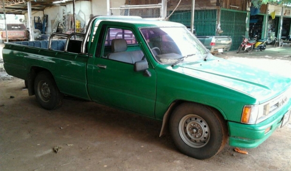 TOYOTA HILUX HERO 2.4D MT ปี 30 รถสวยสภาพดีพร้อมใช้งานได้เลย เครื่องแน่นดีแรงดีเดิมๆไม่มีเยิ้ม ภายในห้องเก๋งคอนโซลครบพร้อมไม่มีผุกร่อน พวงมาลัยธรรมดา ขับง่ายใช้งานคล่องตัว กระบะมีโรลบาร์สแตนเลสพร้อมบรรทุกได้เลย ช่วงล่างคัชซีสวยมากๆไม่มีผุไม่มีดาม ยางสภาพด