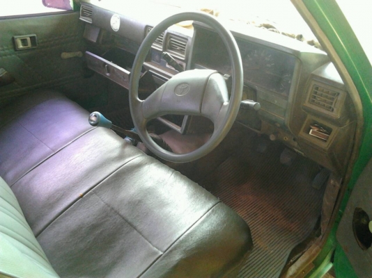 TOYOTA HILUX HERO 2.4D MT ปี 30 รถสวยสภาพดีพร้อมใช้งานได้เลย เครื่องแน่นดีแรงดีเดิมๆไม่มีเยิ้ม ภายในห้องเก๋งคอนโซลครบพร้อมไม่มีผุกร่อน พวงมาลัยธรรมดา ขับง่ายใช้งานคล่องตัว กระบะมีโรลบาร์สแตนเลสพร้อมบรรทุกได้เลย ช่วงล่างคัชซีสวยมากๆไม่มีผุไม่มีดาม ยางสภาพด